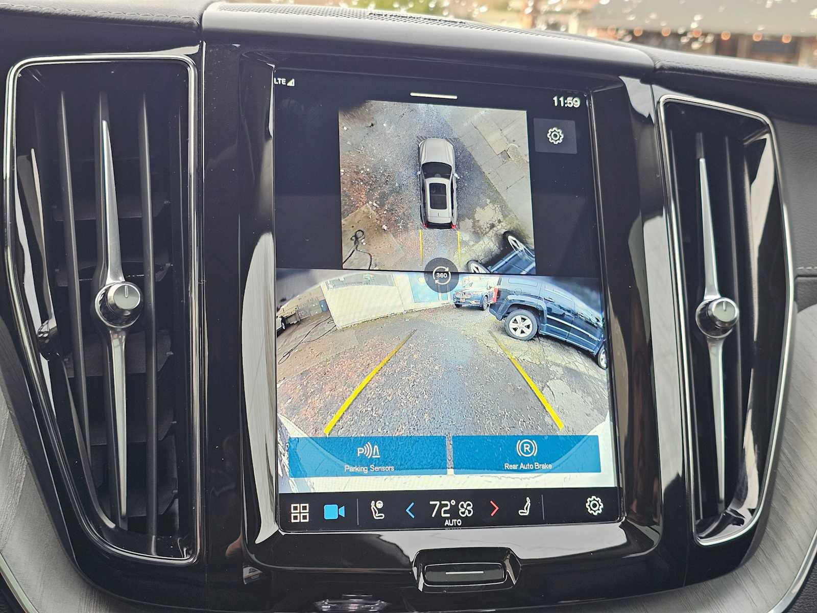 Used 2025 Volvo XC60 T8 Ultra w/ Protection Package Premier image 26