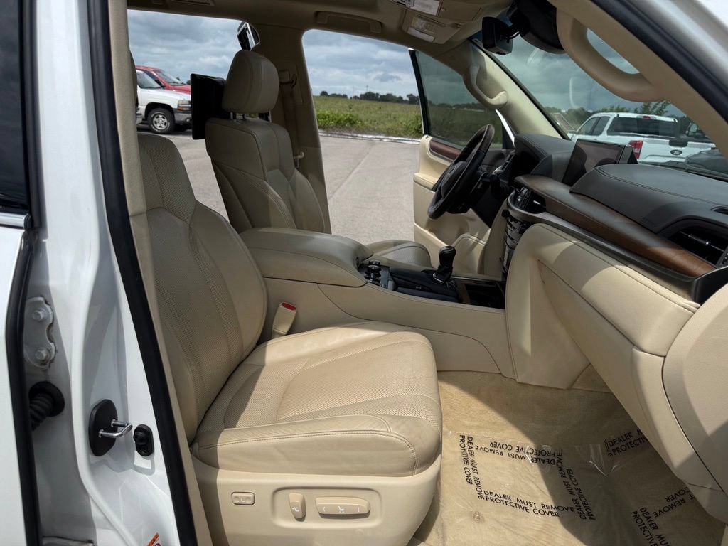 Used 2017 Lexus LX 570 4WD w/ Luxury Package image 21
