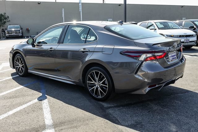 Used 2024 Toyota Camry SE FWD image 4