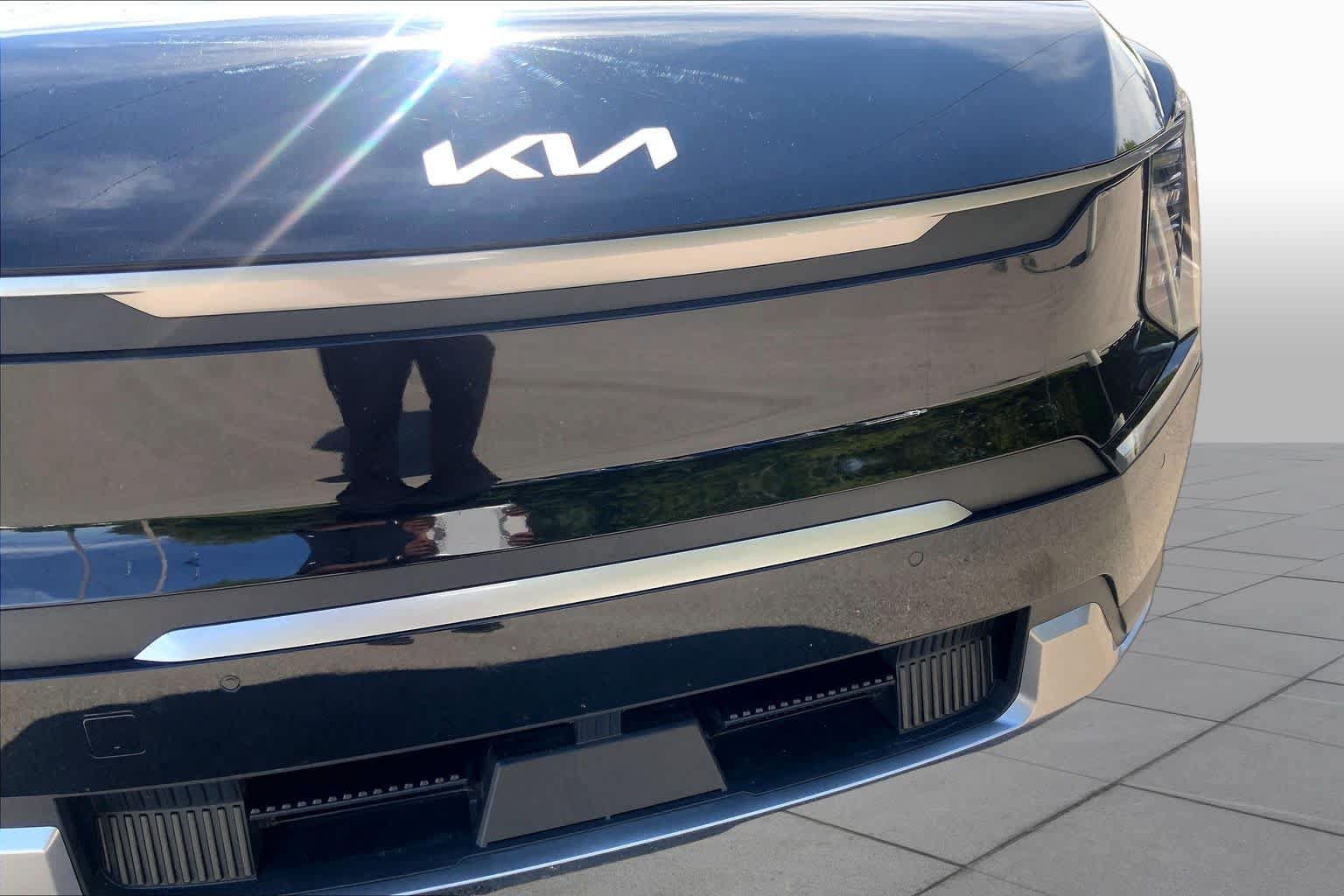 Certified 2024 Kia EV9 Light Long Range RWD image 27