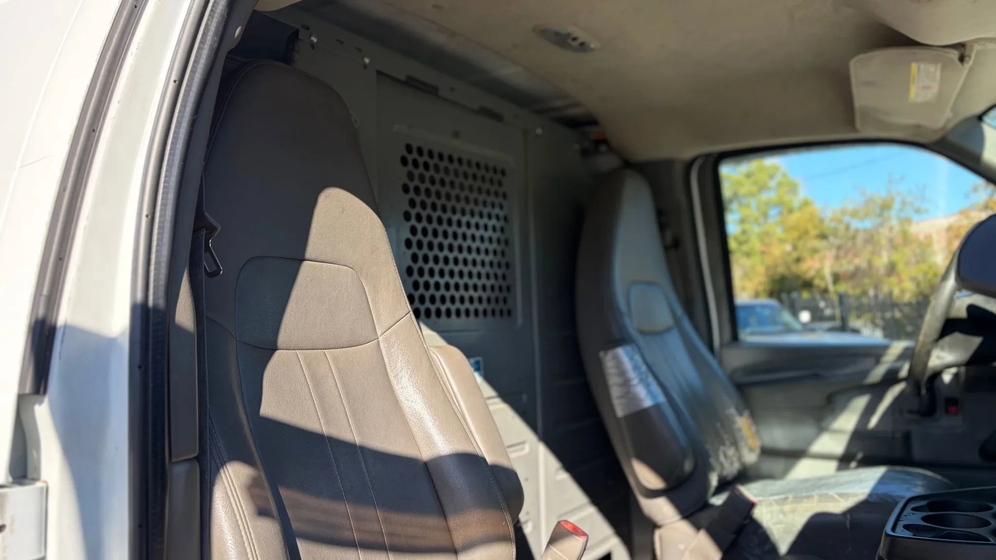 Used 2011 Chevrolet Express 2500 image 11