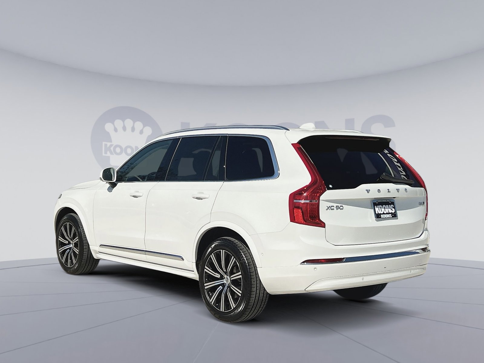 Certified 2025 Volvo XC90 B6 Plus image 4