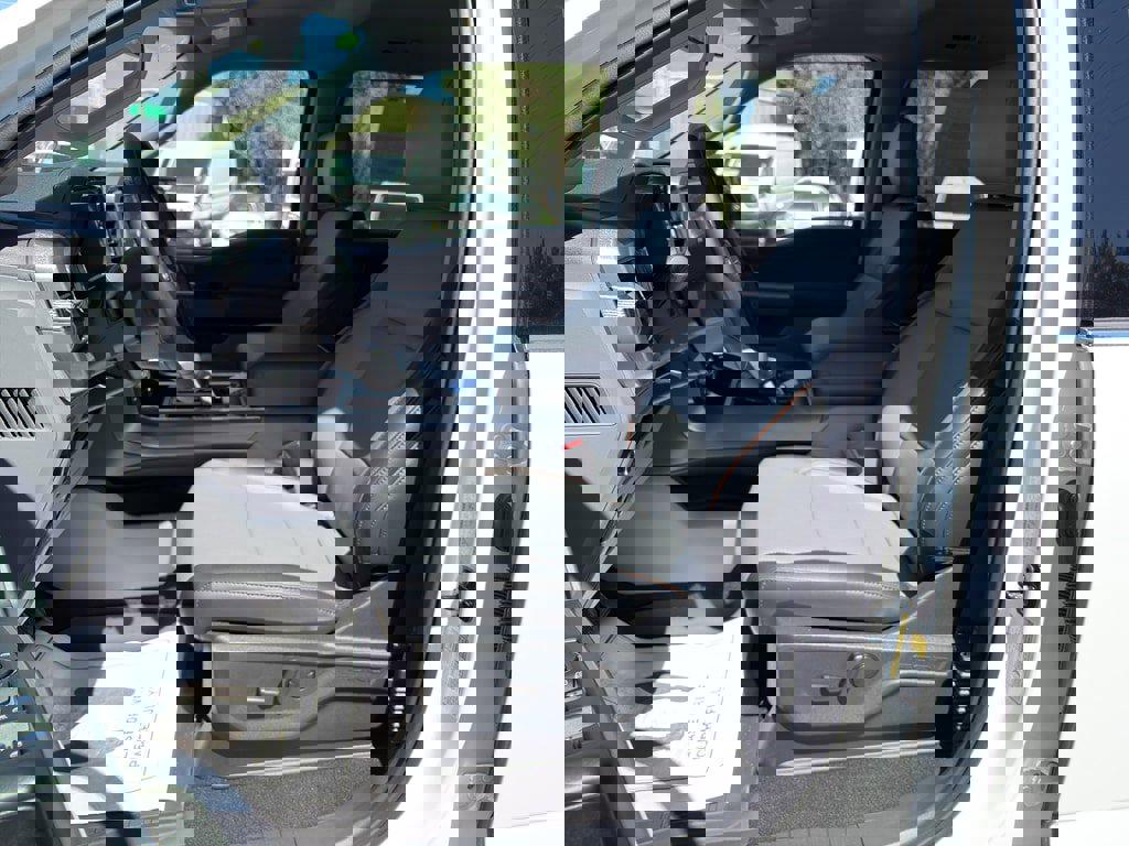 New 2025 Ford F150 Lariat w/ Equipment Group 501A Mid image 27