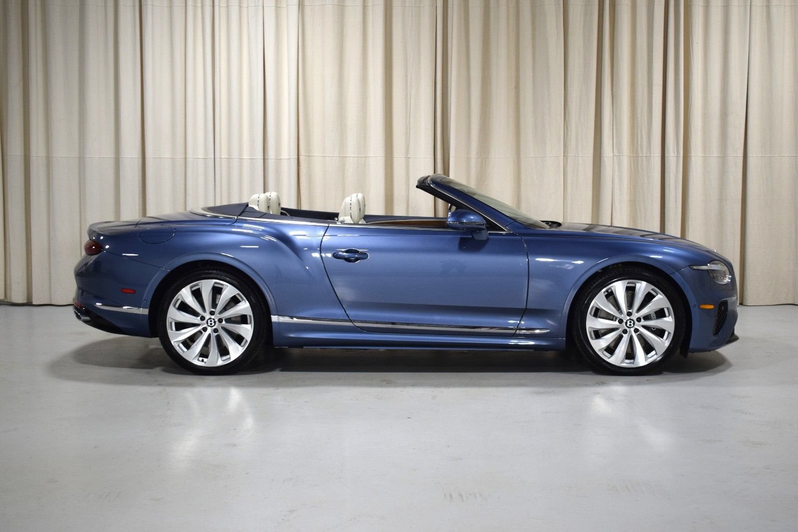 New 2026 Bentley Continental GTC AWD/4WD image 5