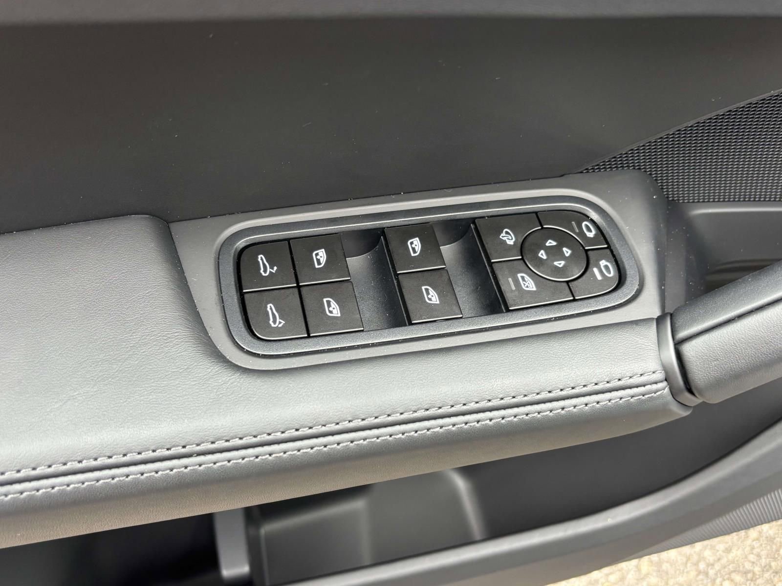 New 2026 Porsche Cayenne Coupe image 25