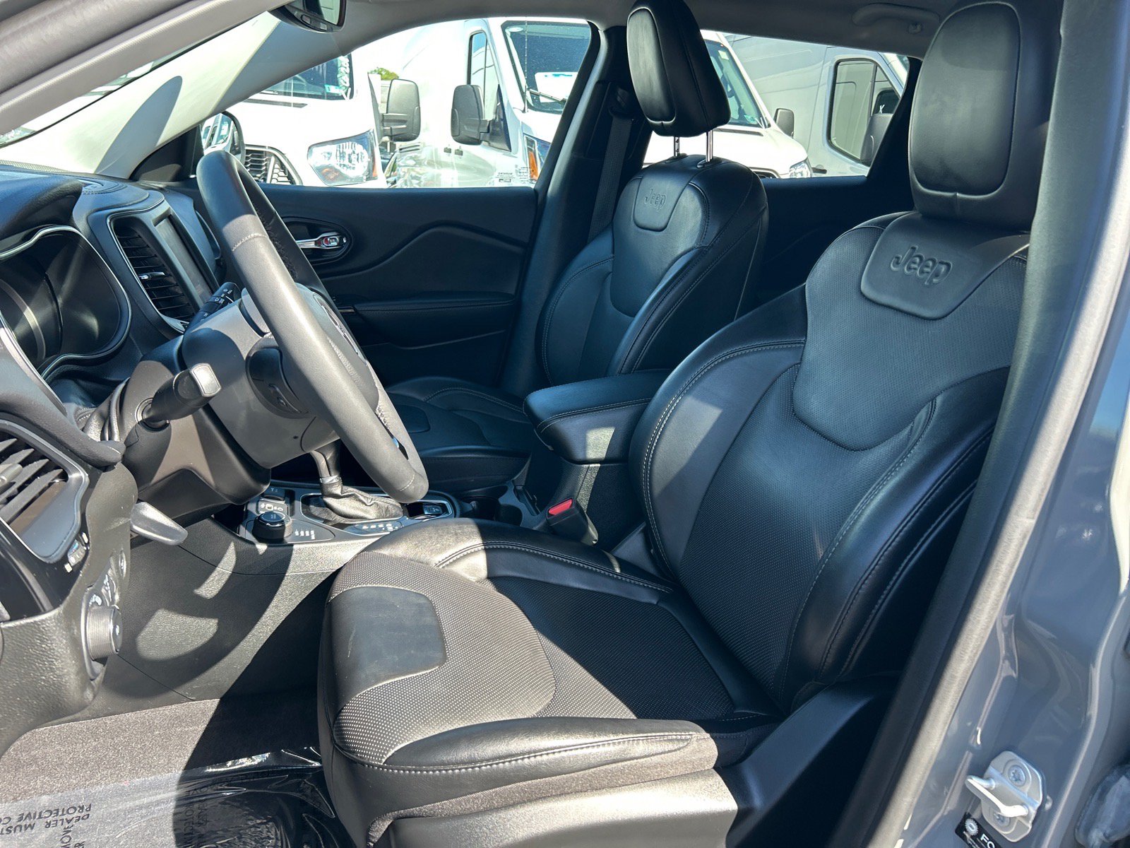 Used 2023 Jeep Cherokee Altitude Lux w/ Mopar Interior Package AWD/4WD image 9