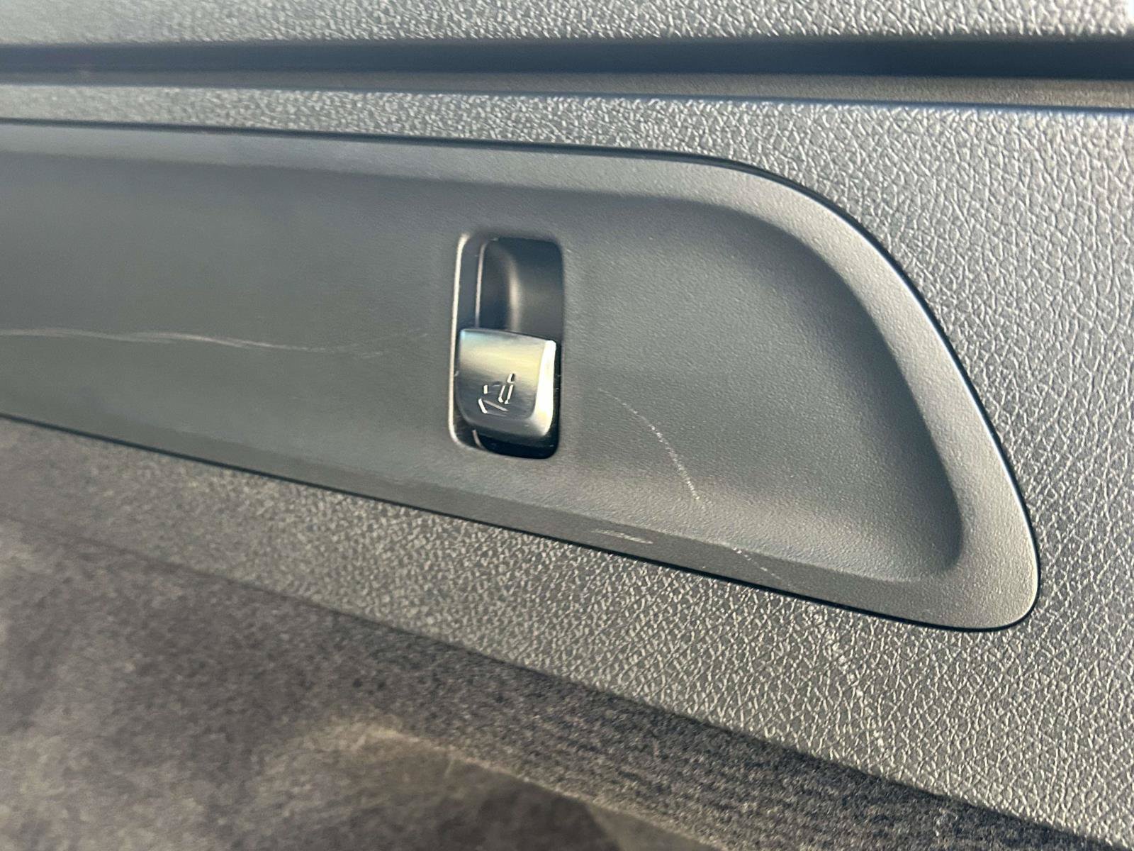 Used 2018 Mercedes-Benz GLC 300 4MATIC image 13
