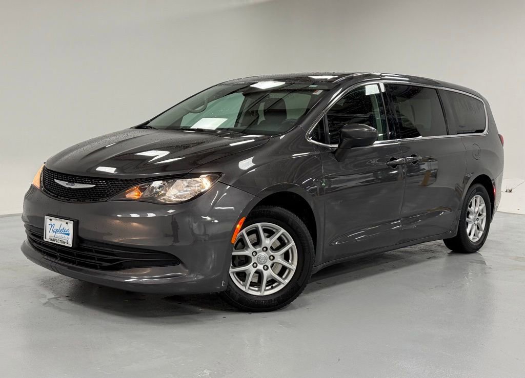 Used 2017 Chrysler Pacifica Touring image 1