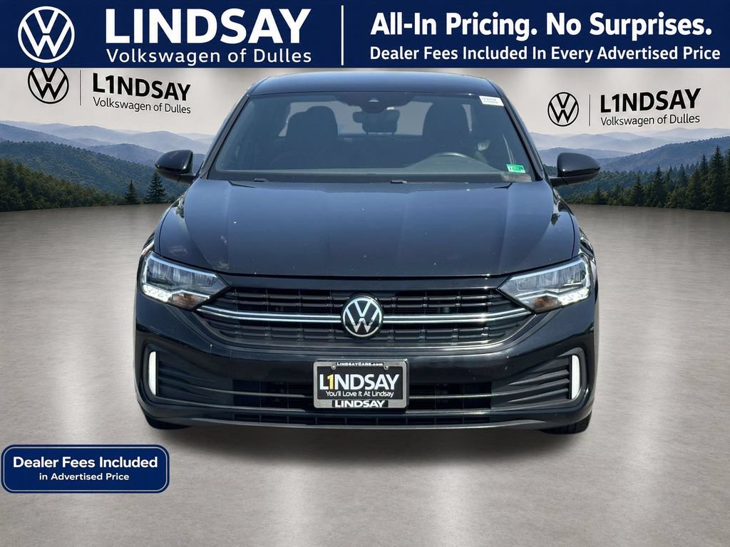 Used 2024 Volkswagen Jetta Sport FWD image 3