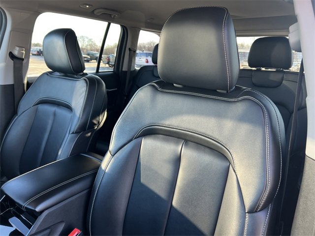 Certified 2023 Jeep Grand Cherokee Limited w/ Black Appearance Package image 14