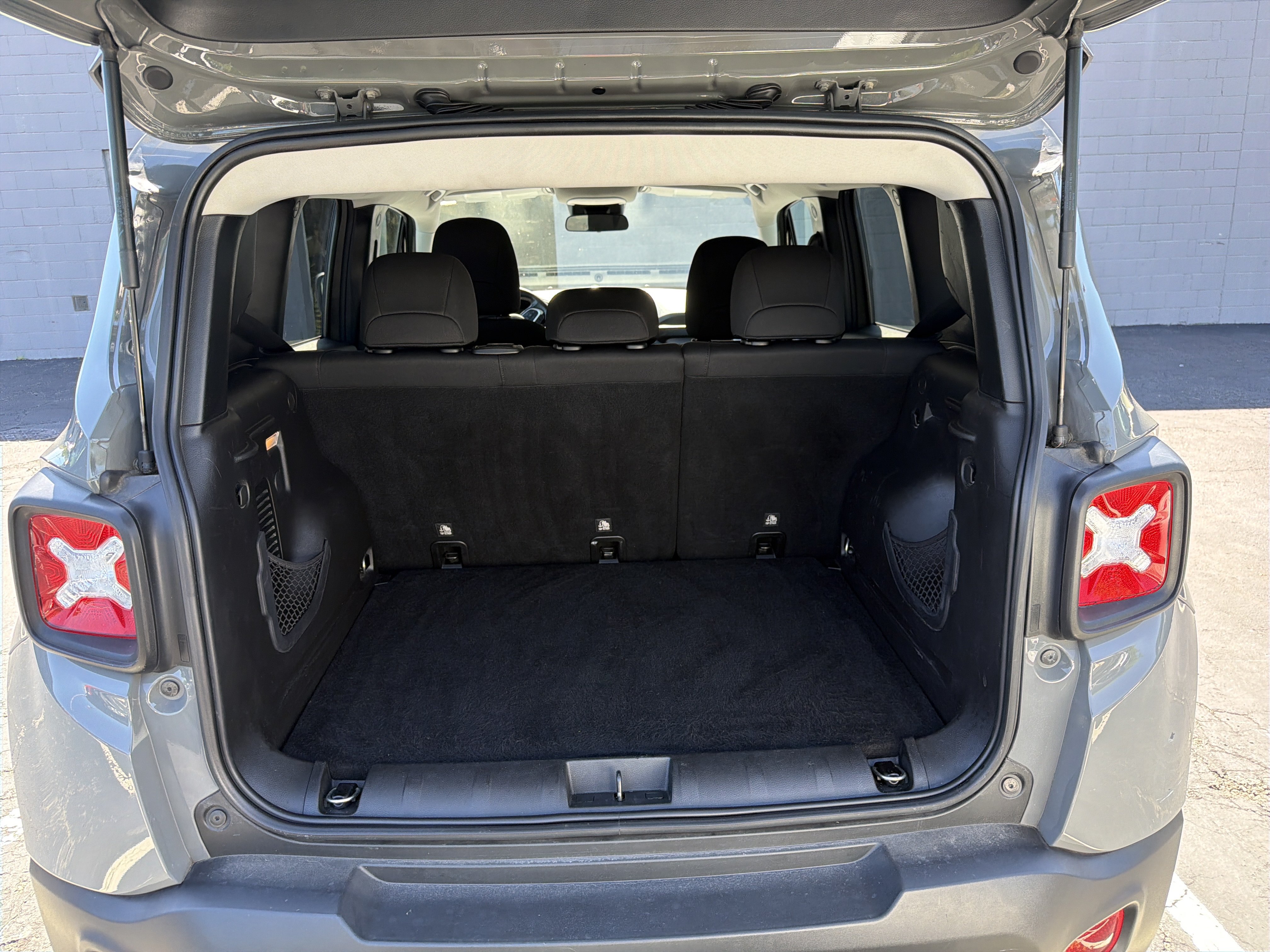 Used 2020 Jeep Renegade Latitude w/ Cold Weather Group AWD/4WD image 8