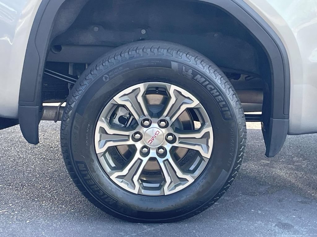 Used 2025 GMC Sierra 1500 SLT RWD image 9