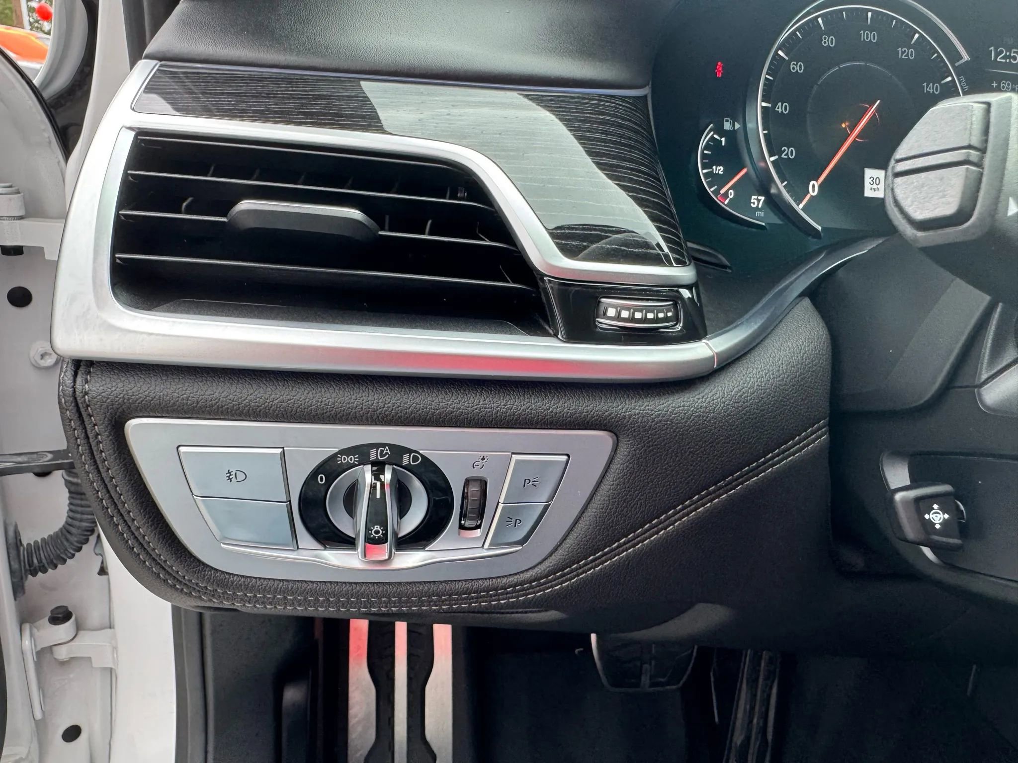 Used 2019 BMW 750i w/ Executive Package image 22