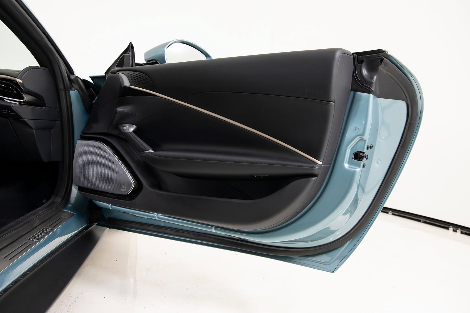 Certified 2025 Ferrari Roma Spider RWD image 23