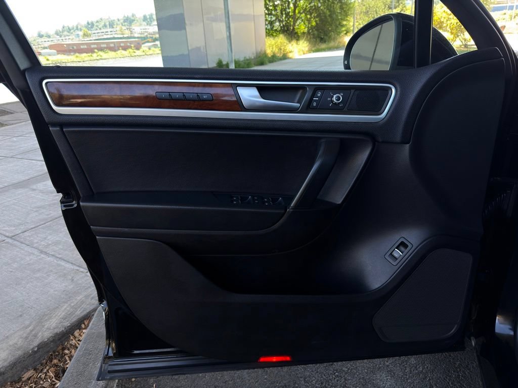 Used 2014 Volkswagen Touareg VR6 AWD/4WD image 19