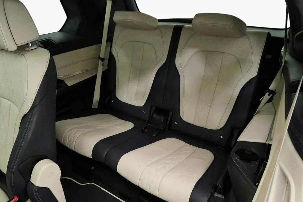Used 2022 BMW X7 M50i image 22