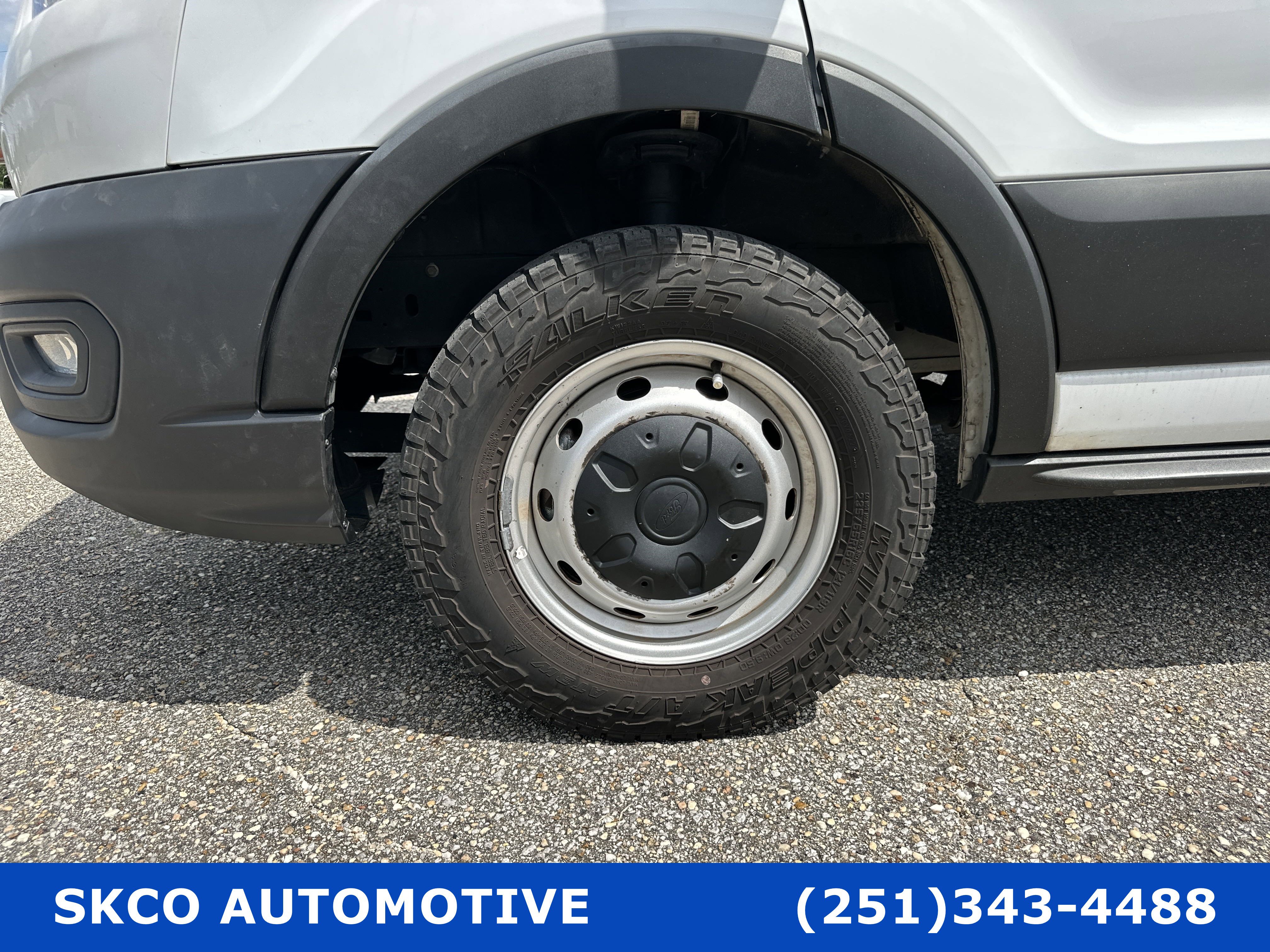 Used 2020 Ford Transit 250 Medium Roof image 9