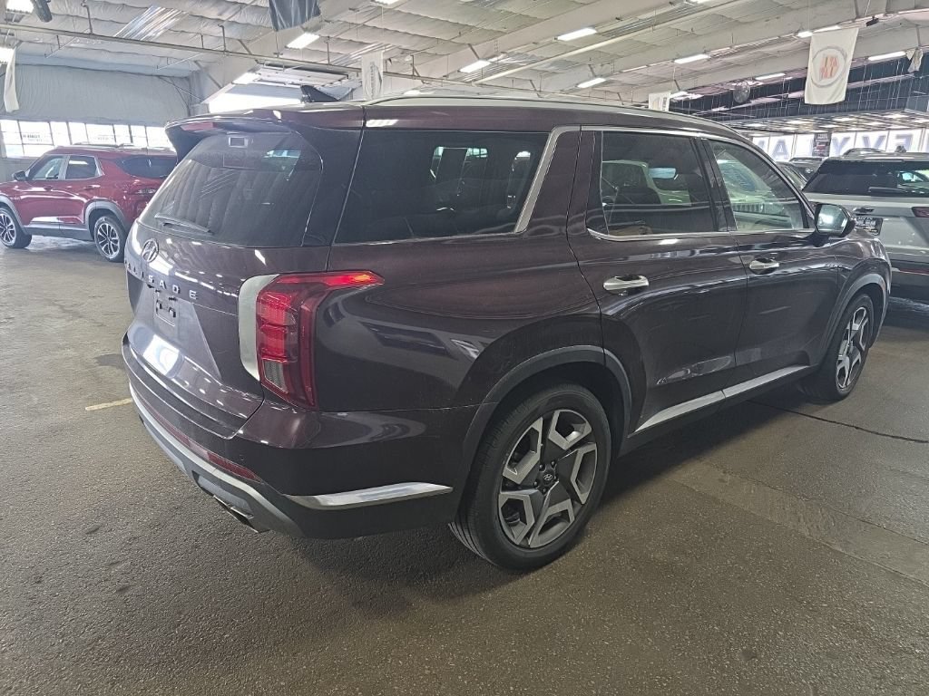 Used 2024 Hyundai Palisade Limited FWD image 2