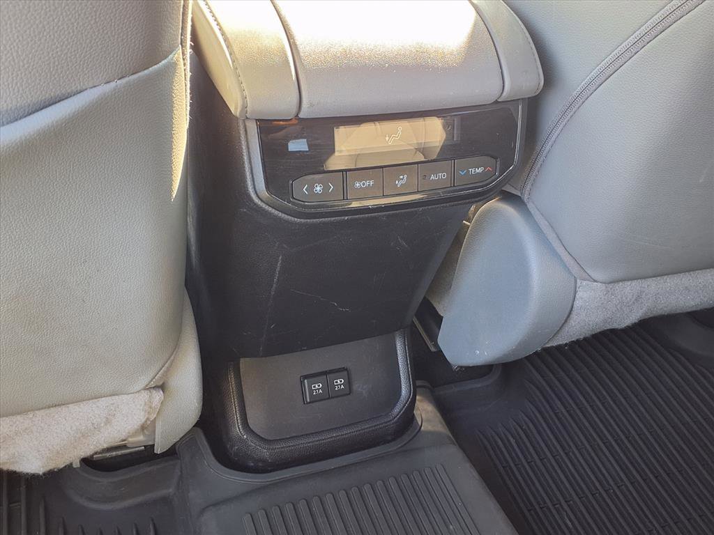 Certified 2021 Toyota Highlander XLE image 29