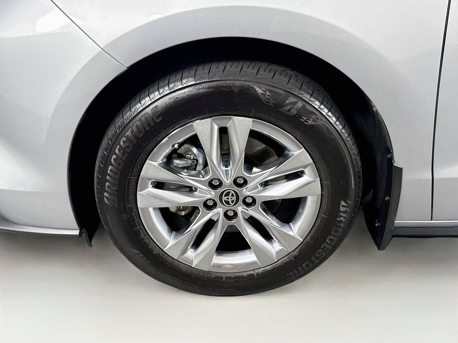 Certified 2025 Toyota Sienna Limited FWD image 48