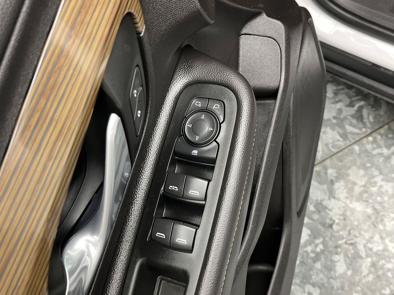 Certified 2018 GMC Terrain SLE w/ Driver Convenience Package FWD image 8