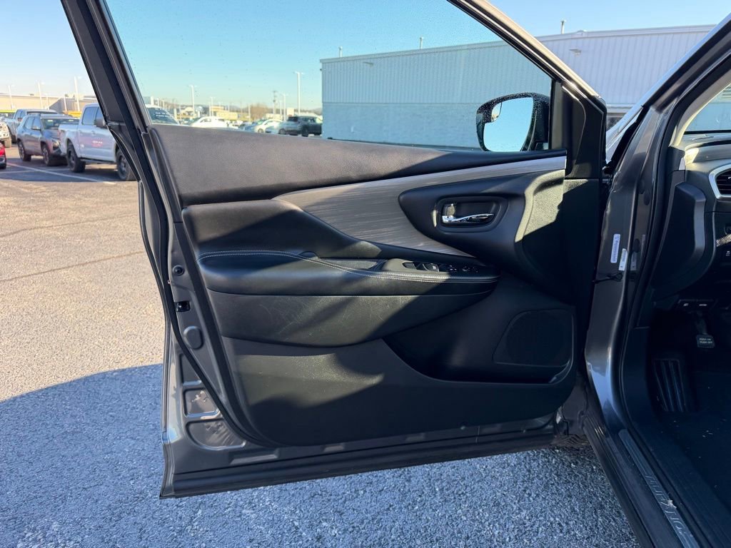 Used 2015 Nissan Murano S w/ Navigation Package image 13