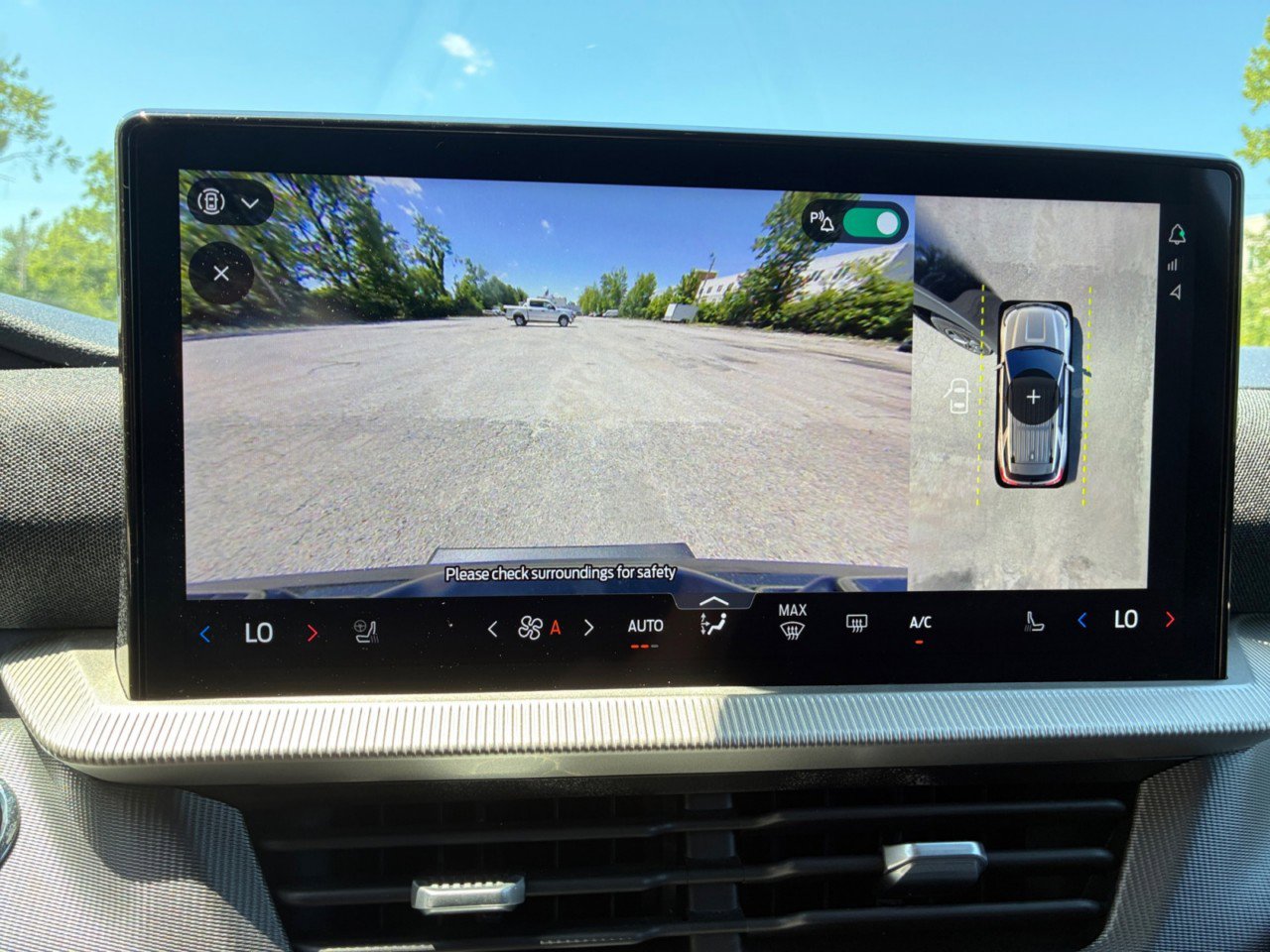 Used 2025 Ford Explorer ST-Line w/ ST-Line Street Pack AWD/4WD image 18