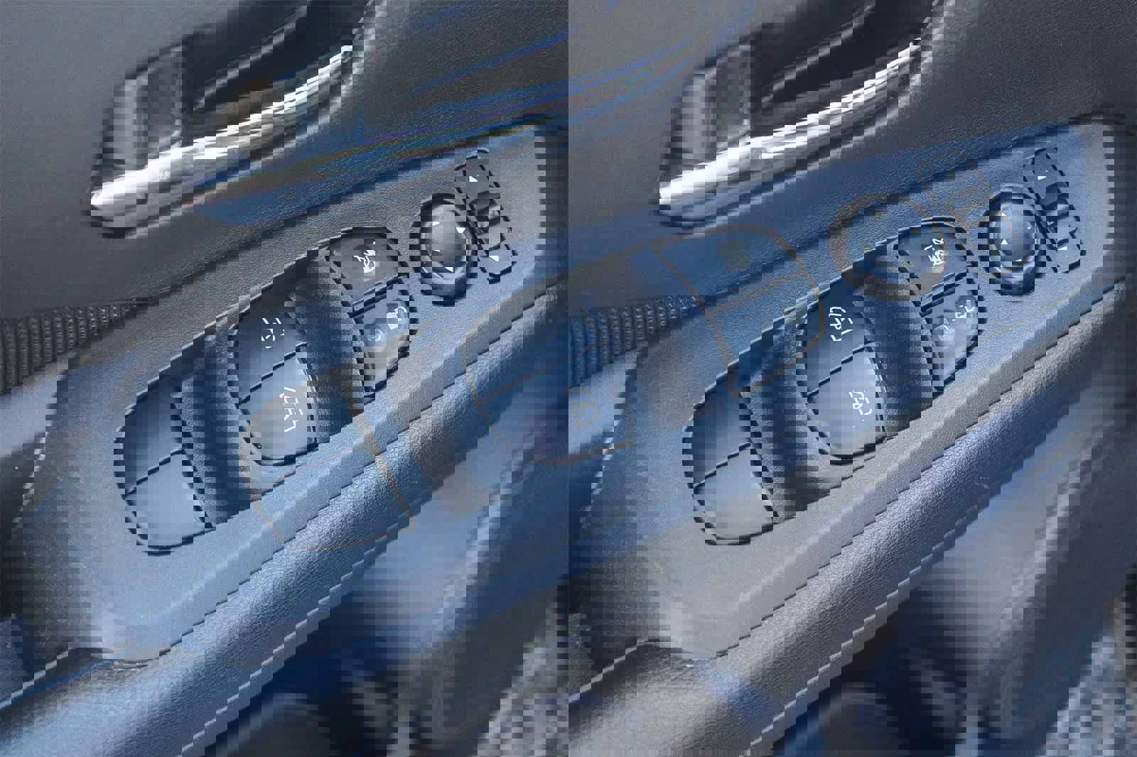 Used 2021 Nissan Kicks SV image 28