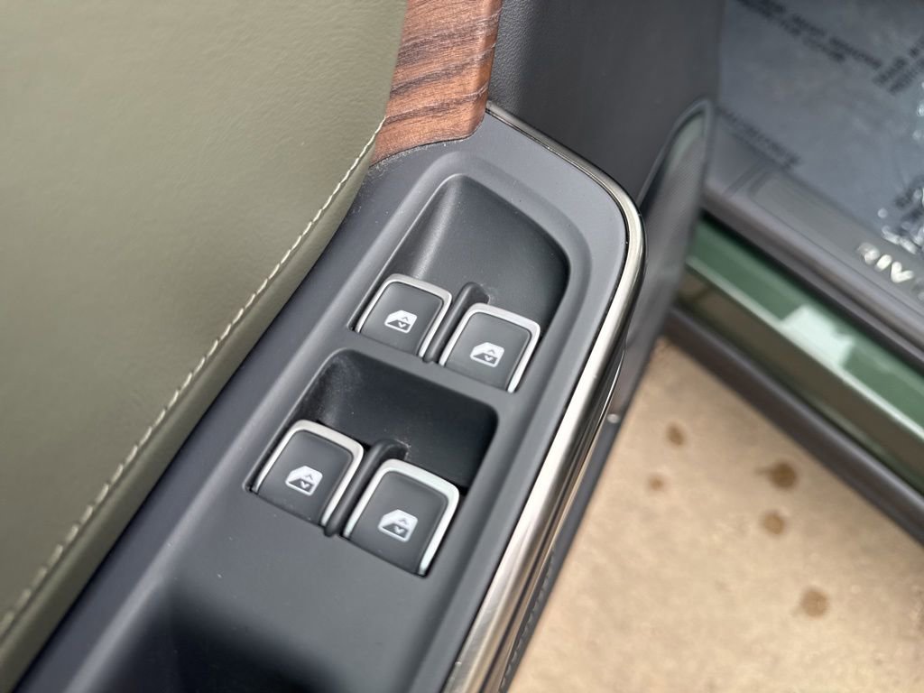 Used 2022 Rivian R1T Adventure AWD/4WD image 11