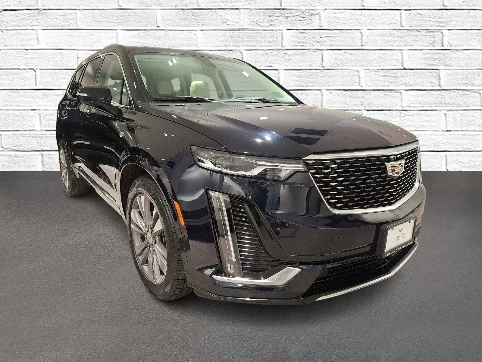 Used 2022 Cadillac XT6 Premium Luxury w/ Technology Package image 2