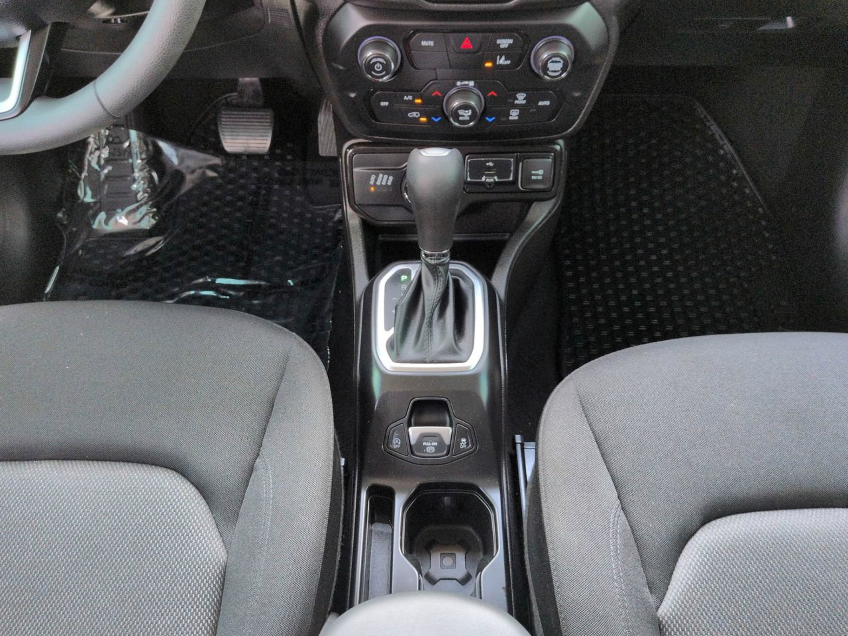 Used 2023 Jeep Renegade Latitude AWD/4WD image 22