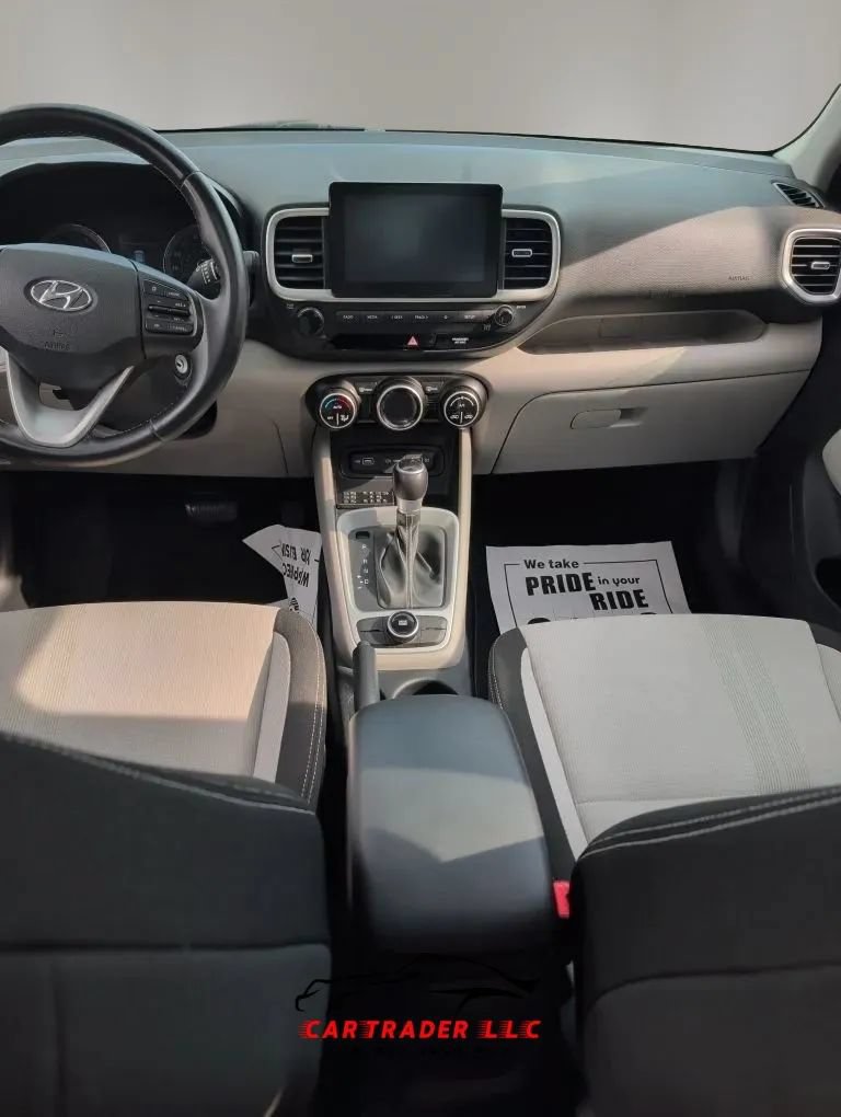 Used 2022 Hyundai Venue SEL FWD image 18