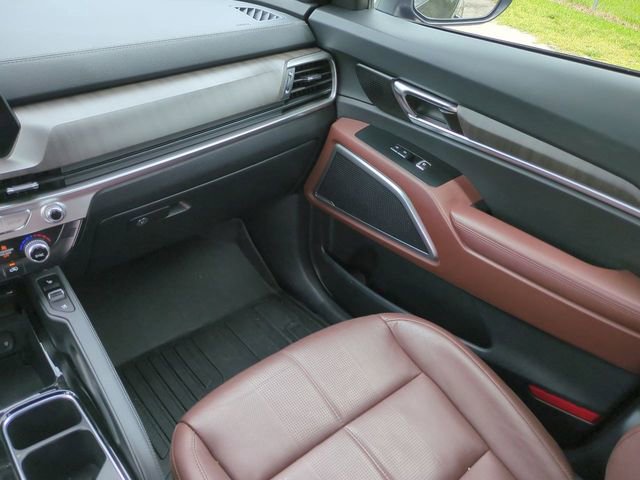 Used 2023 Kia Telluride EX w/ EX Captain's Chair Package AWD/4WD image 17