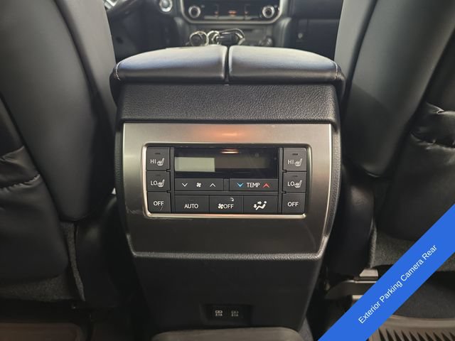 Used 2022 Lexus GX 460 Premium w/ Accessory Package AWD/4WD image 14