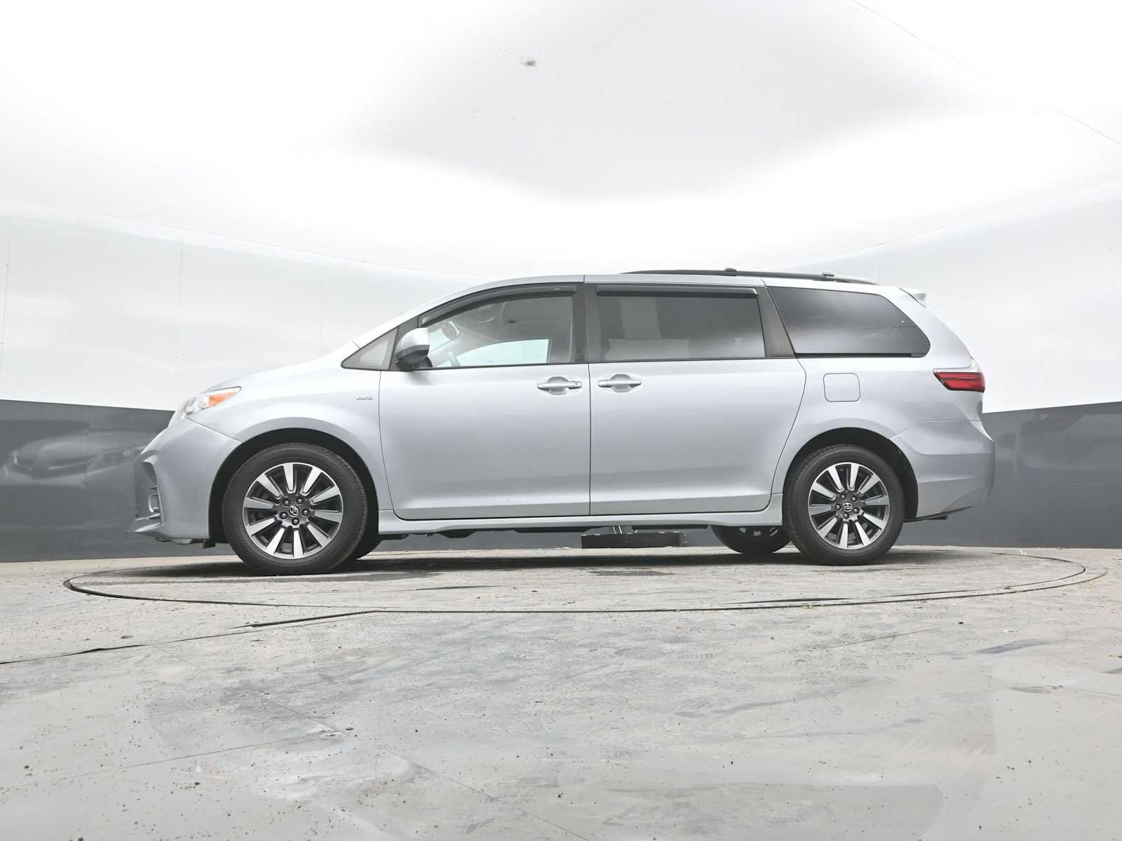 Used 2020 Toyota Sienna XLE w/ XLE Navigation Package AWD/4WD image 25