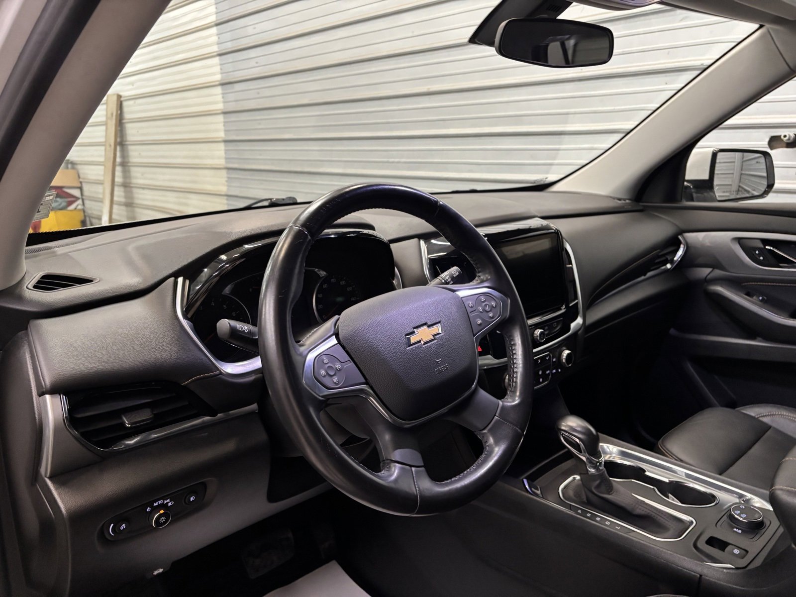 Used 2021 Chevrolet Traverse LT image 12