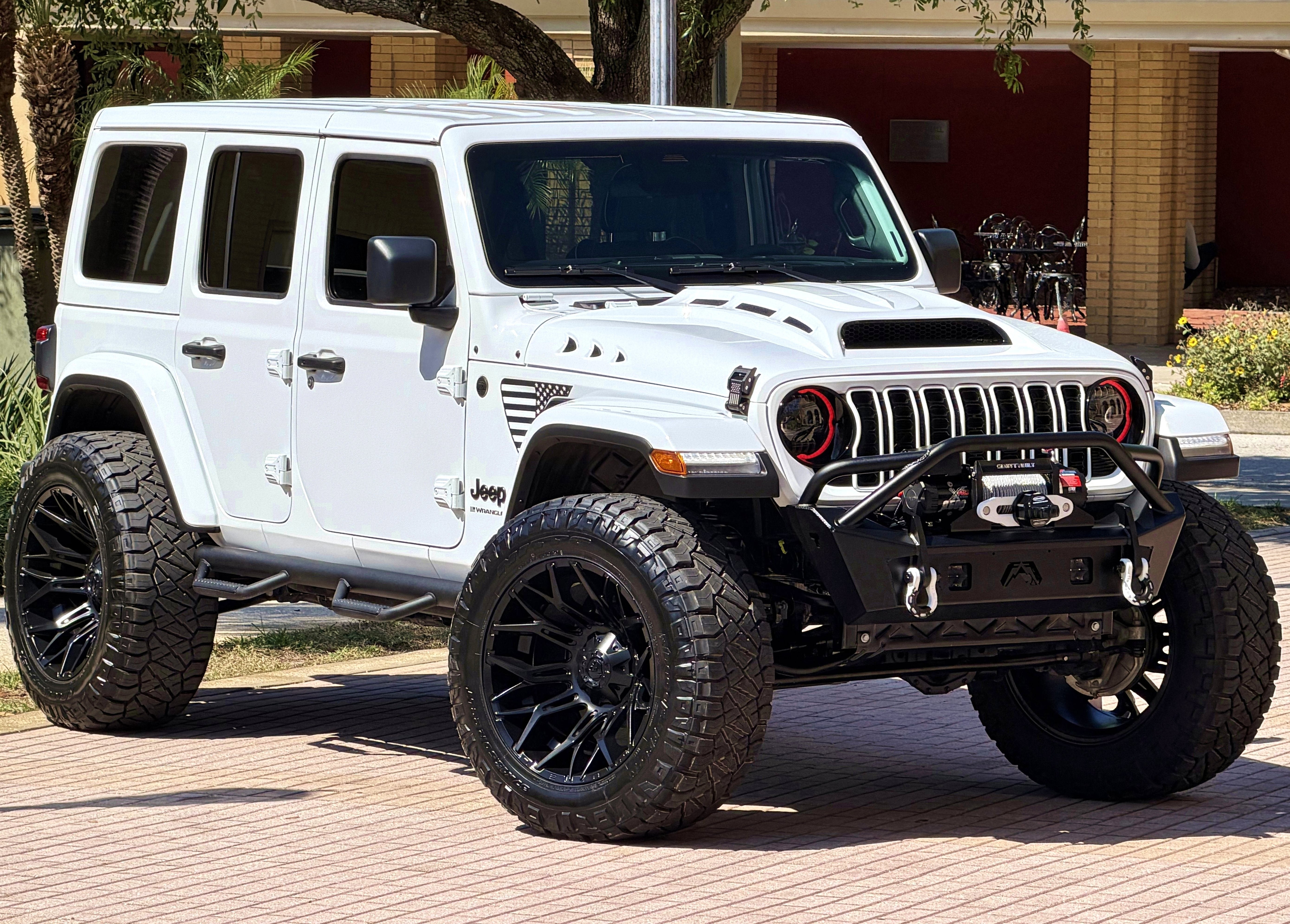 Used 2026 Jeep Wrangler Sahara AWD/4WD image 1