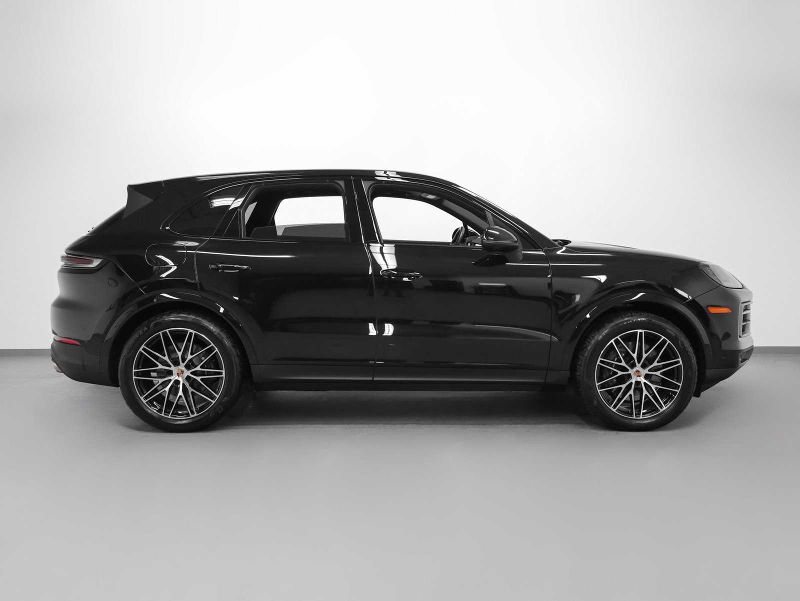 Certified 2025 Porsche Cayenne image 13