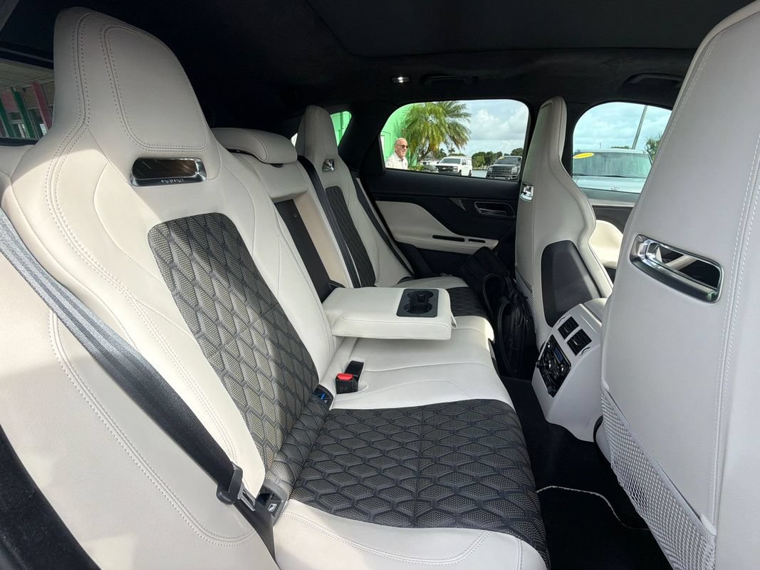 Used 2020 Jaguar F-PACE SVR AWD/4WD image 18