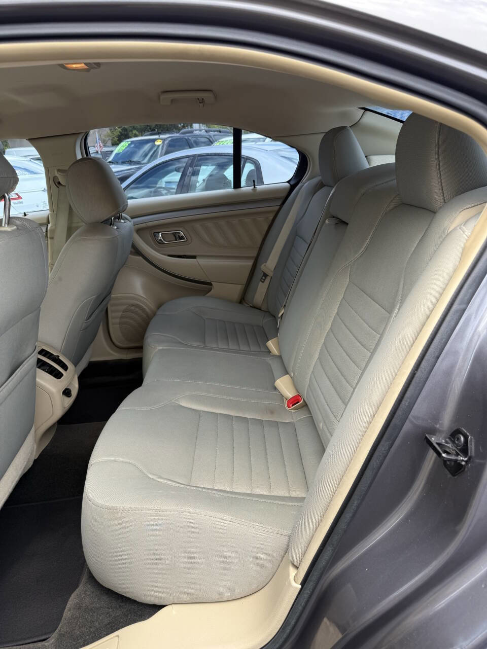 Used 2013 Ford Taurus SE image 22