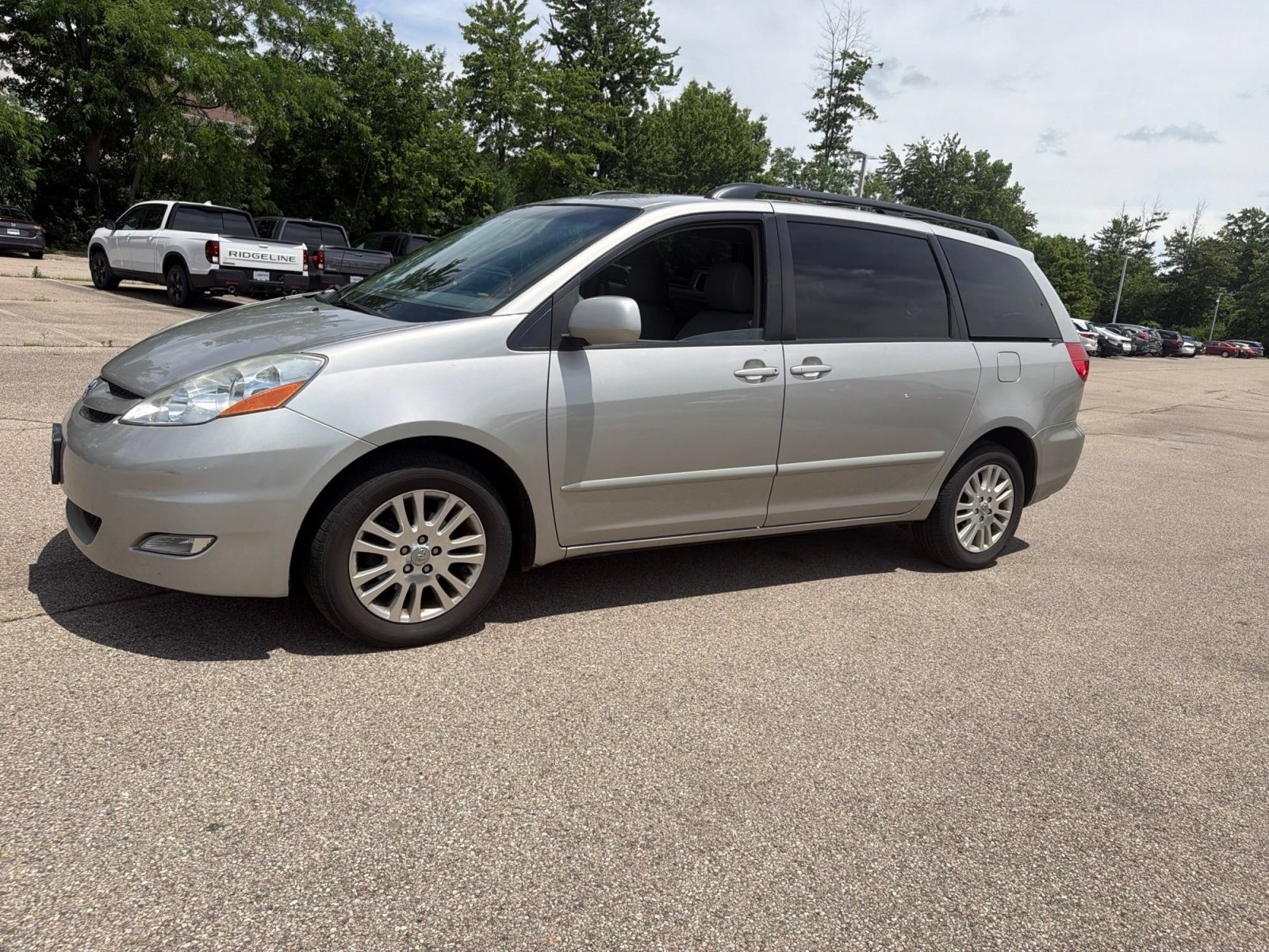 Used 2010 Toyota Sienna XLE FWD image 23