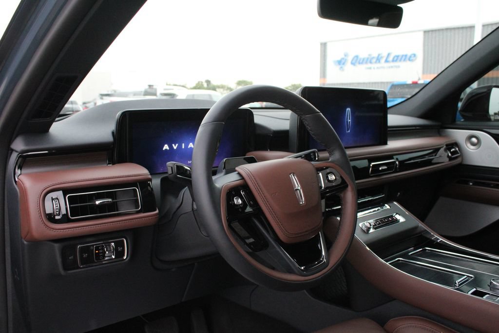 New 2026 Lincoln Aviator Reserve AWD/4WD image 2