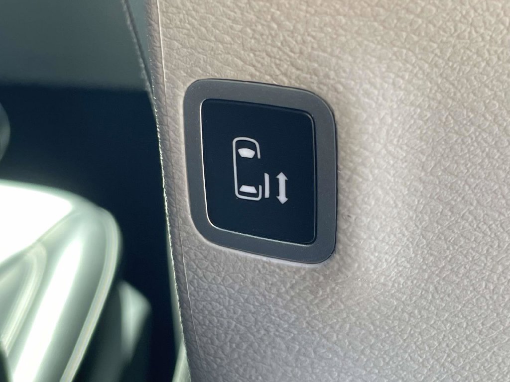 Certified 2023 Chrysler Pacifica Touring-L FWD image 19