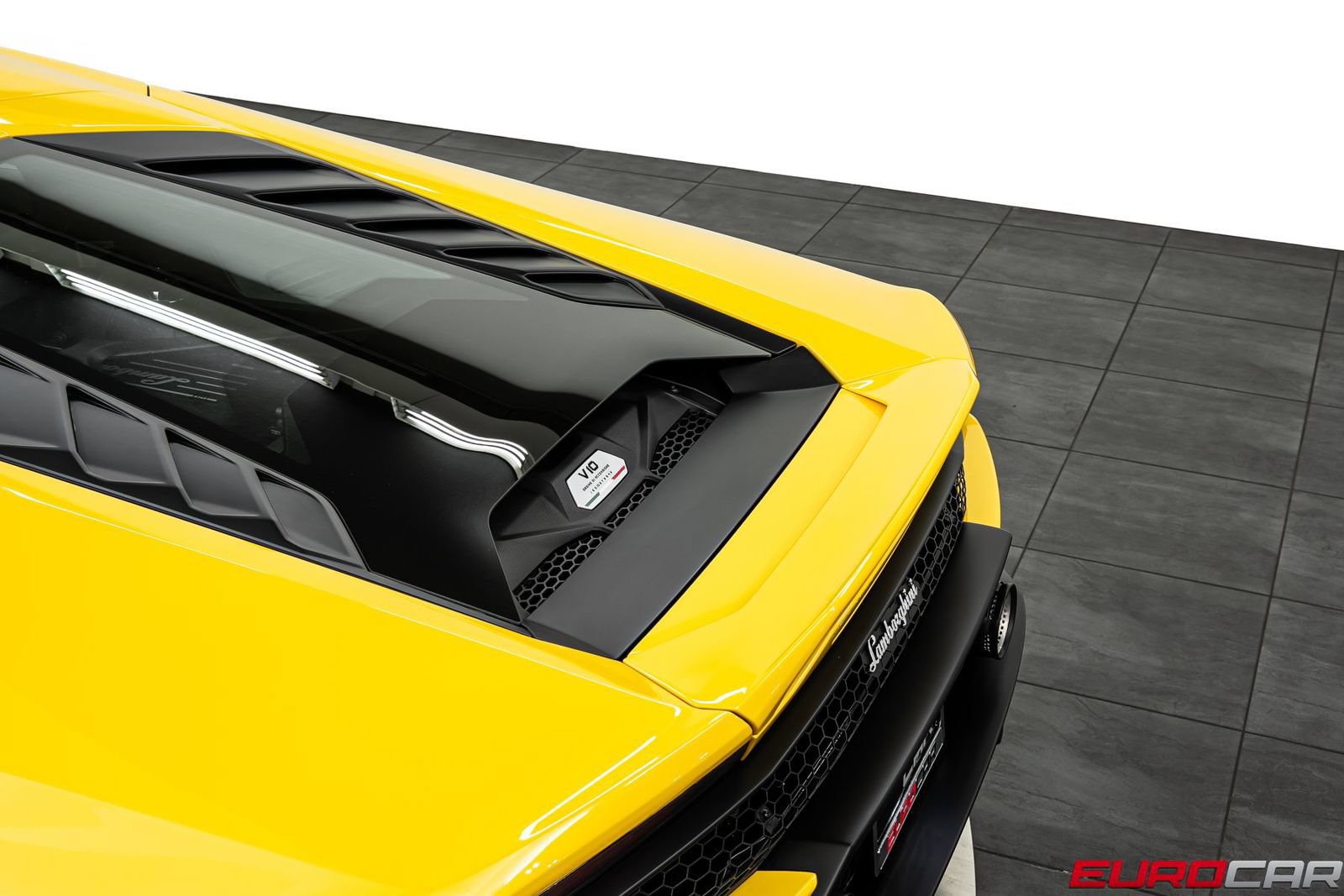 Used 2021 Lamborghini Huracan EVO RWD image 18