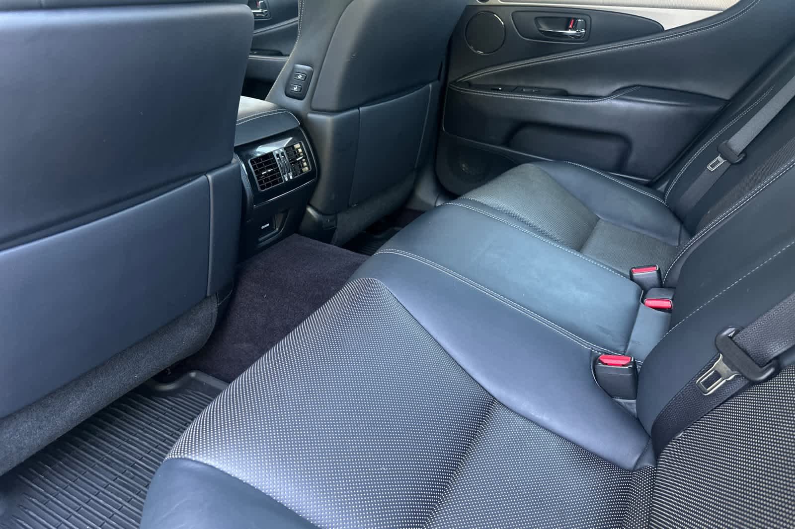 Used 2016 Lexus LS 460 w/ F Sport Package RWD image 4