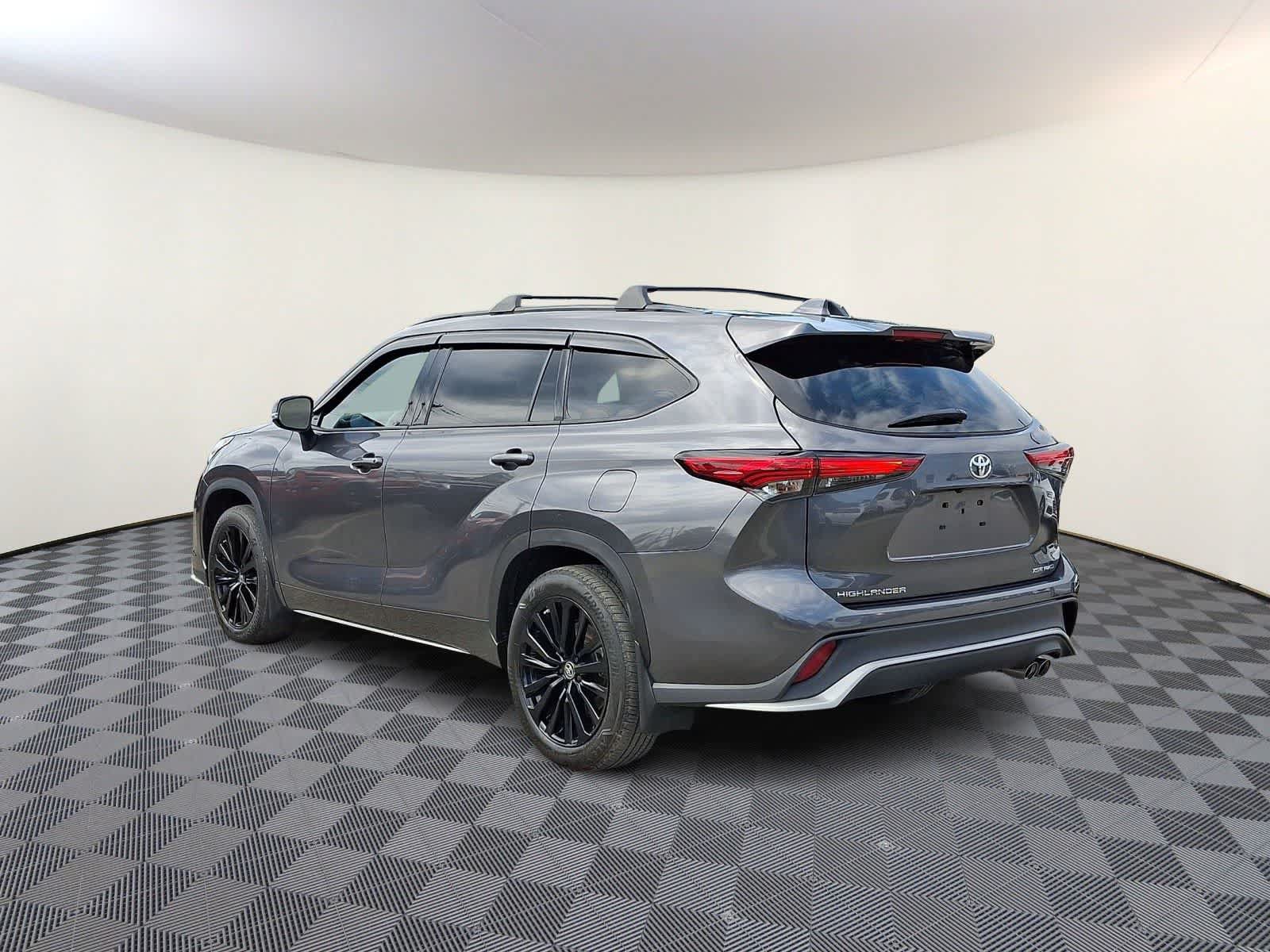 Used 2023 Toyota Highlander XSE AWD/4WD image 7