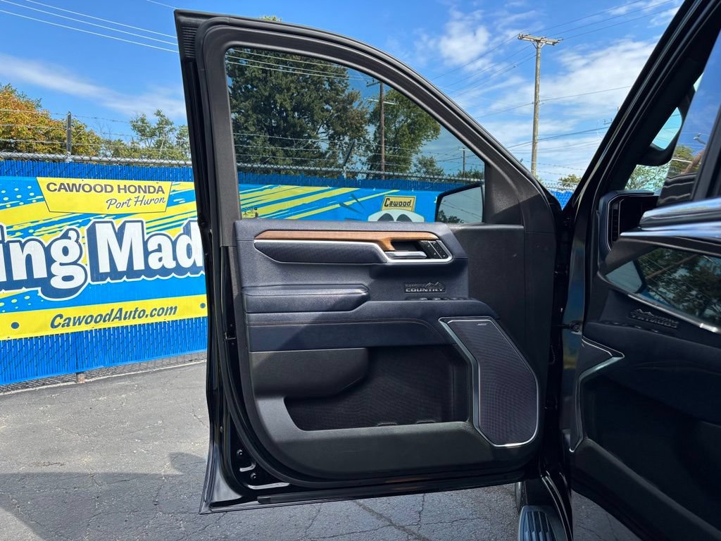 Used 2022 Chevrolet Silverado 1500 High Country w/ High Country Premium Package AWD/4WD image 14