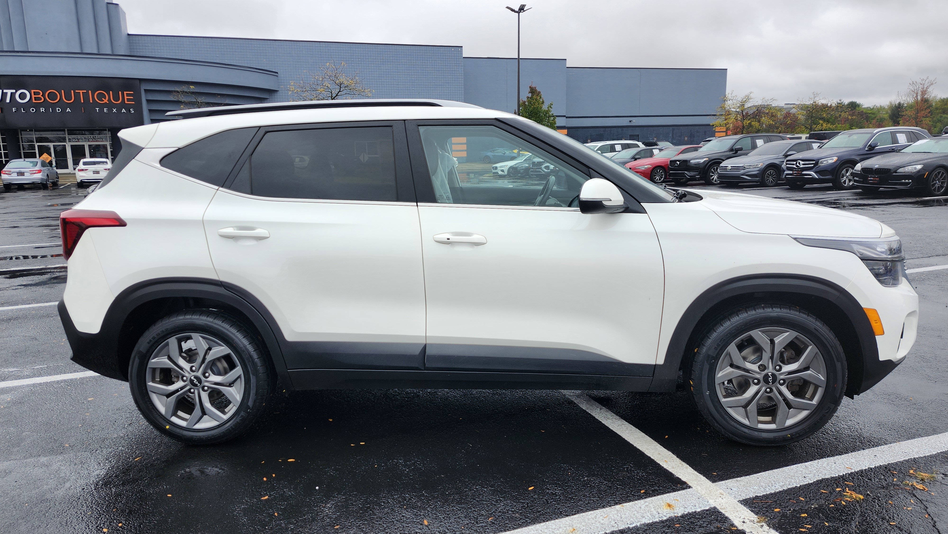 Used 2024 Kia Seltos S image 11