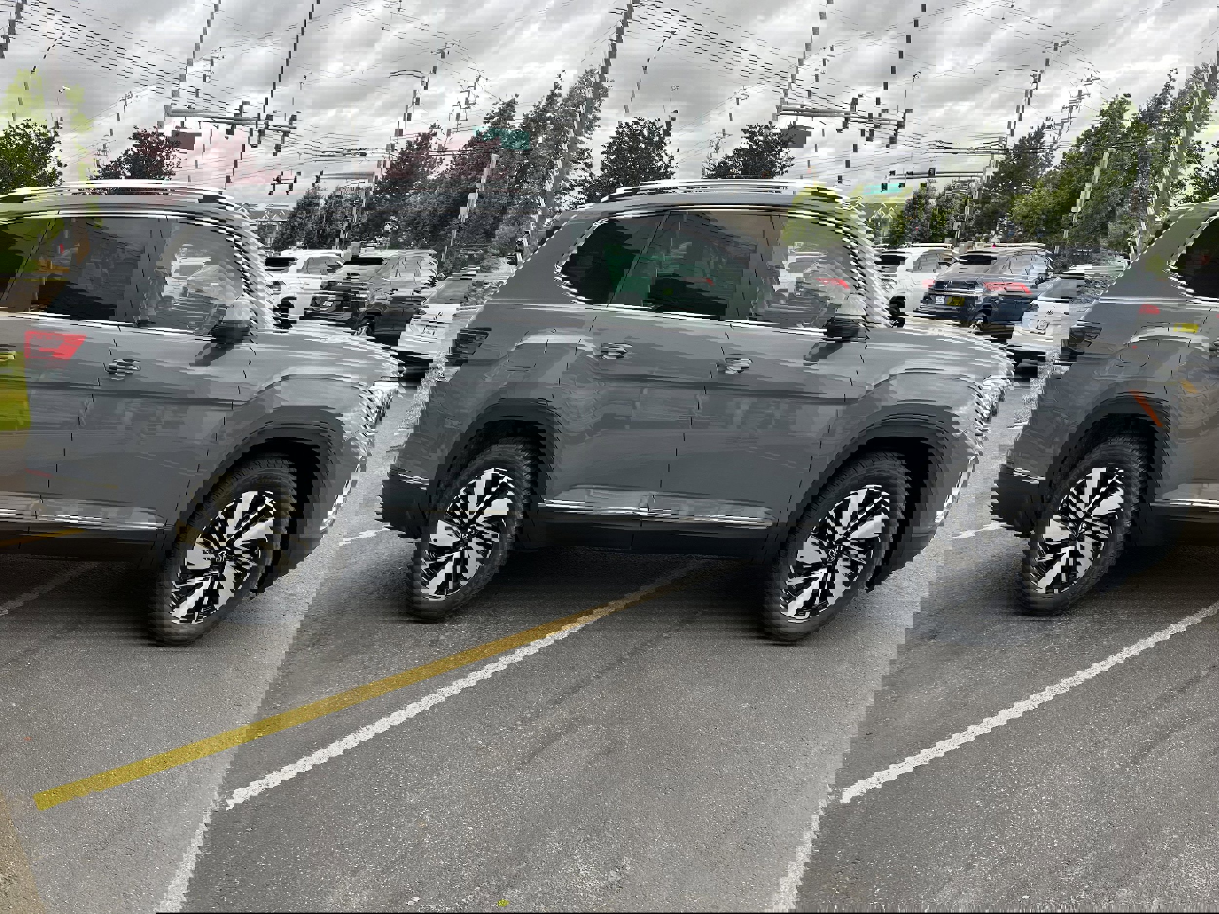New 2025 Volkswagen Atlas SEL image 4