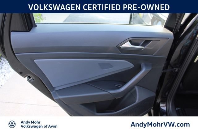 Used 2025 Volkswagen Jetta SE FWD image 25